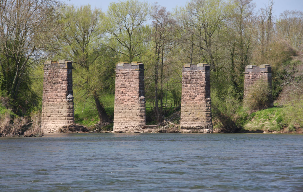 26-Canoe-the-Wye-bridge-stanchions-web 26-Canoe-the-Wye-bridge-stanchions-web